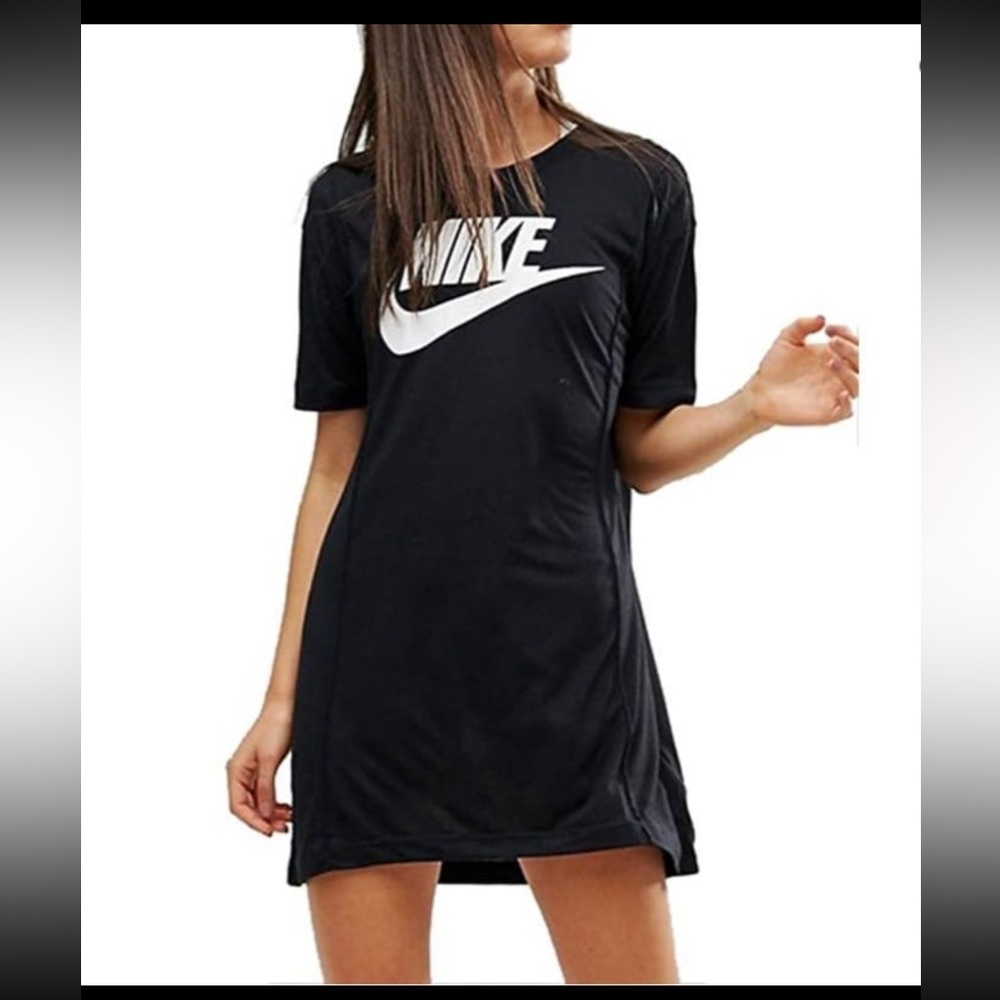 Nike logo essential dress Futura Print Size S